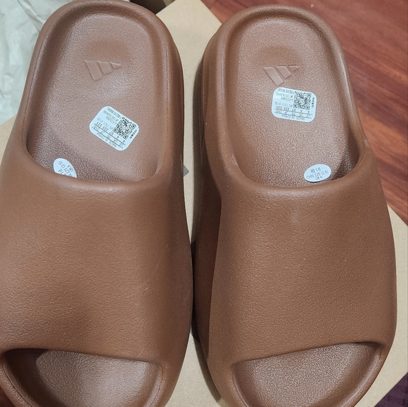 Yeezy Other - Yeezy slides- Flax (brand new)